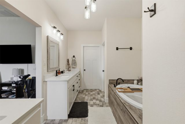 400 Stone Mountain Court, Cresson, TX 76035
