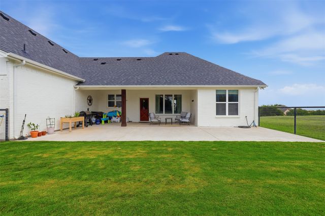 400 Stone Mountain Court, Cresson, TX 76035