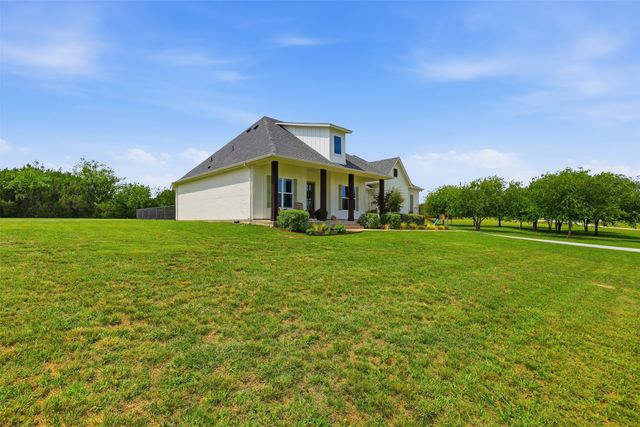 400 Stone Mountain Court, Cresson, TX 76035
