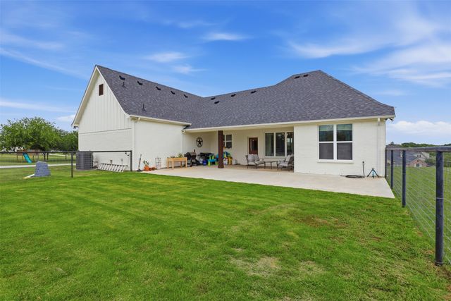 400 Stone Mountain Court, Cresson, TX 76035