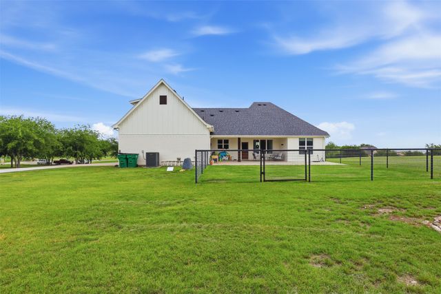 400 Stone Mountain Court, Cresson, TX 76035