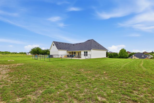 400 Stone Mountain Court, Cresson, TX 76035