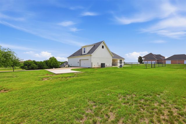 400 Stone Mountain Court, Cresson, TX 76035