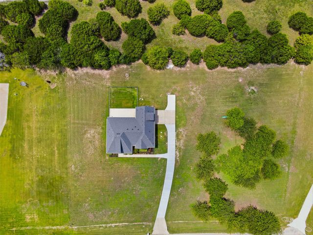400 Stone Mountain Court, Cresson, TX 76035