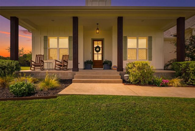 400 Stone Mountain Court, Cresson, TX 76035