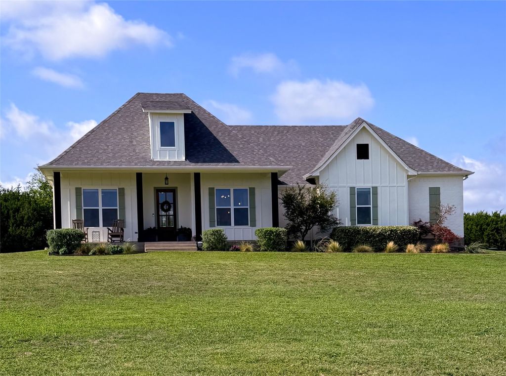 400 Stone Mountain Court, Cresson, TX 76035