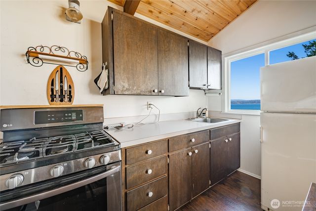60 Eliza Island, Bellingham, WA 98226