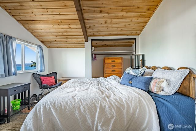 60 Eliza Island, Bellingham, WA 98226