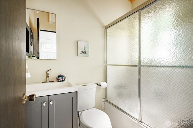 60 Eliza Island, Bellingham, WA 98226