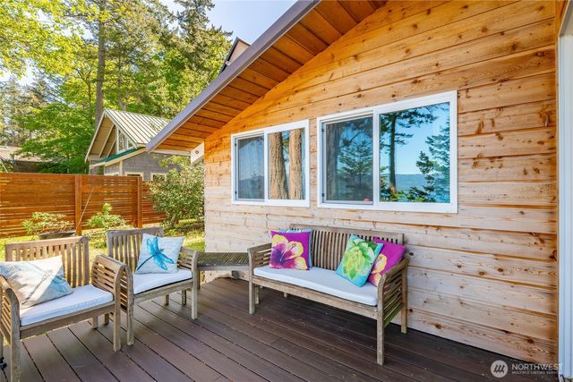 60 Eliza Island, Bellingham, WA 98226