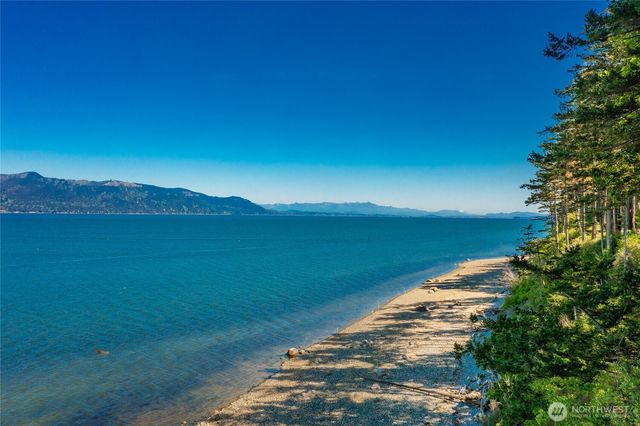 60 Eliza Island, Bellingham, WA 98226