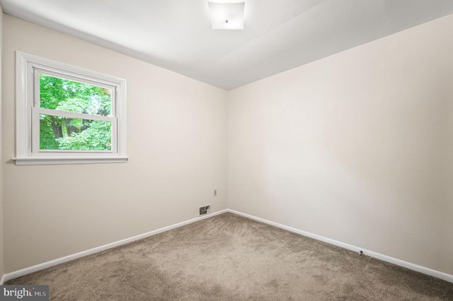 102 VILLAGE DR, Boyertown, PA 19512