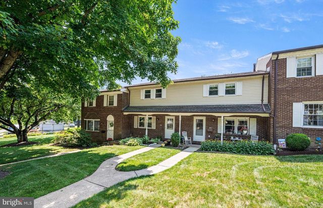 102 VILLAGE DR, Boyertown, PA 19512