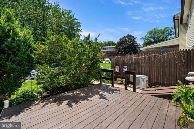 102 VILLAGE DR, Boyertown, PA 19512