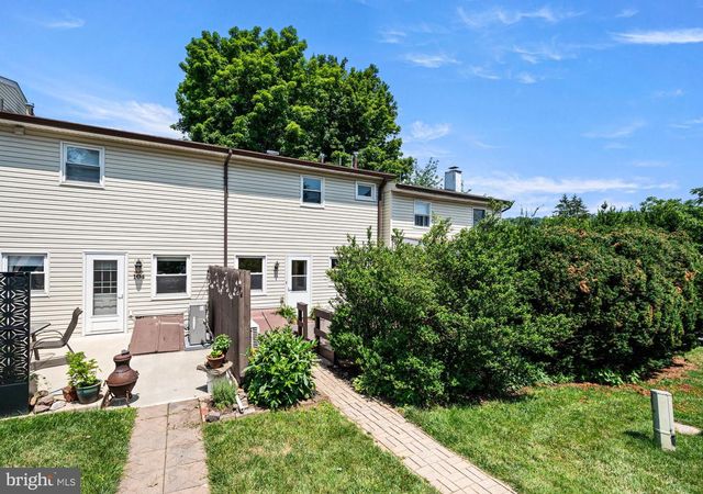 102 VILLAGE DR, Boyertown, PA 19512