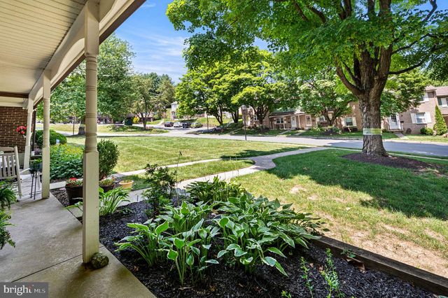 102 VILLAGE DR, Boyertown, PA 19512