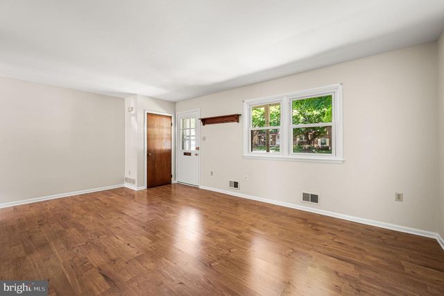 102 VILLAGE DR, Boyertown, PA 19512