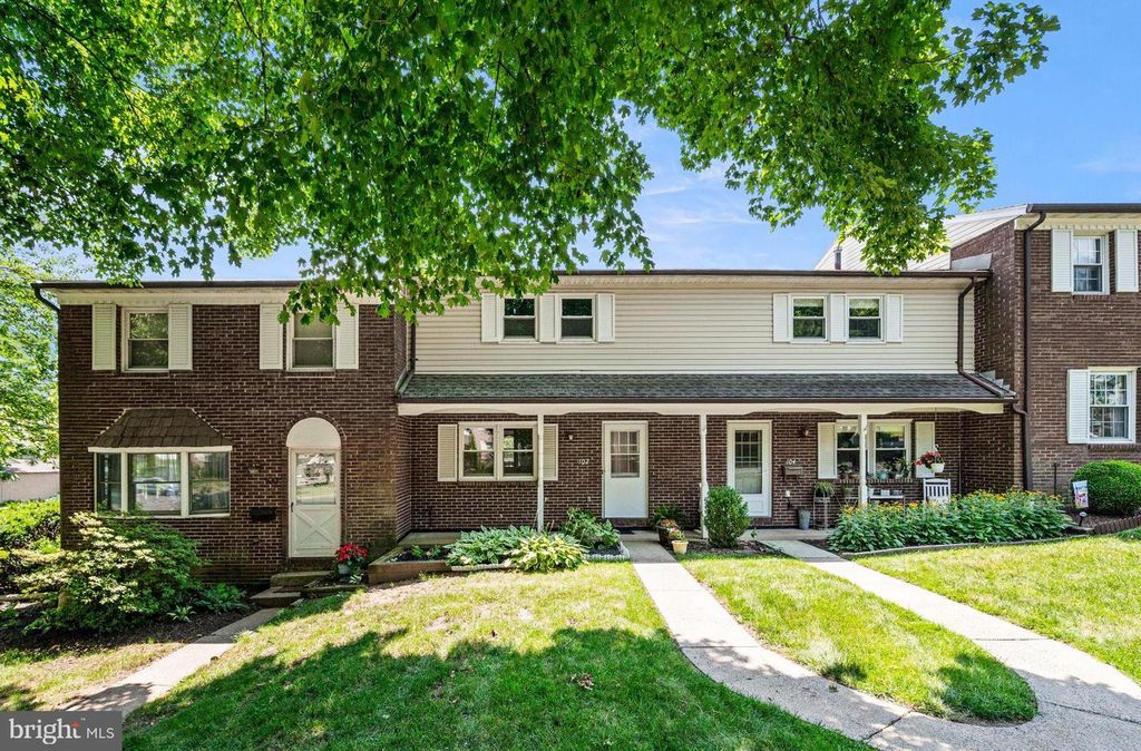 102 VILLAGE DR, Boyertown, PA 19512