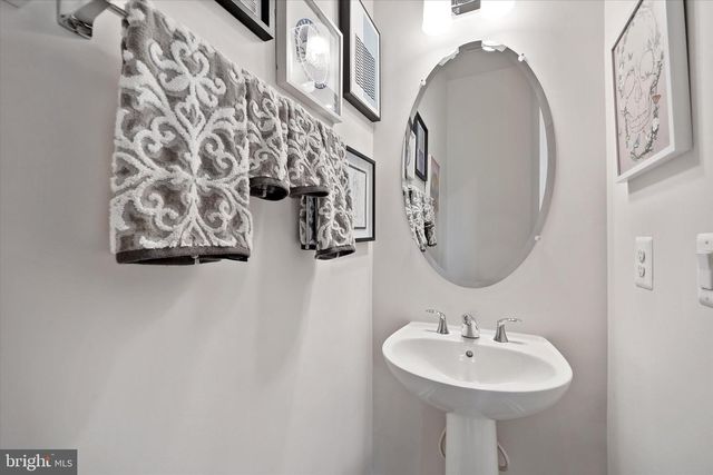 43441 BETTYS FARM DR, Chantilly, VA 20152