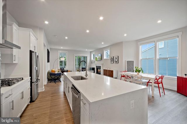 43441 BETTYS FARM DR, Chantilly, VA 20152