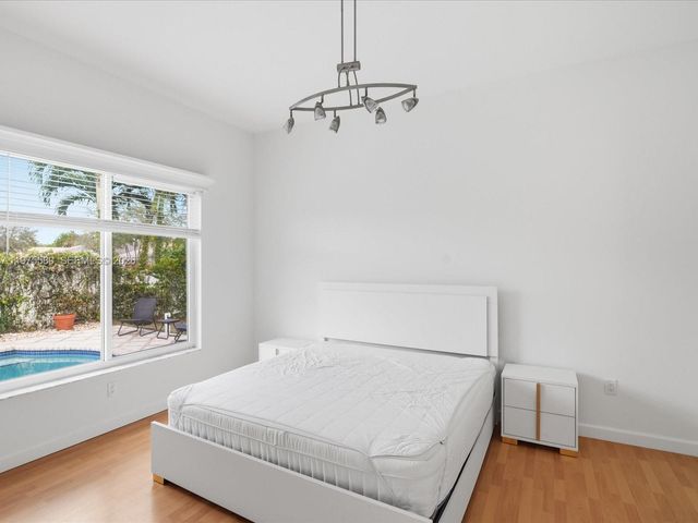 14205 NW 21st St, Pembroke Pines, FL 33028