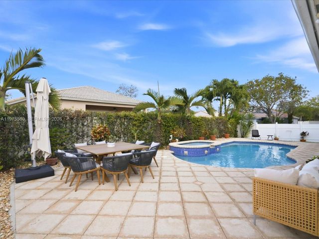 14205 NW 21st St, Pembroke Pines, FL 33028