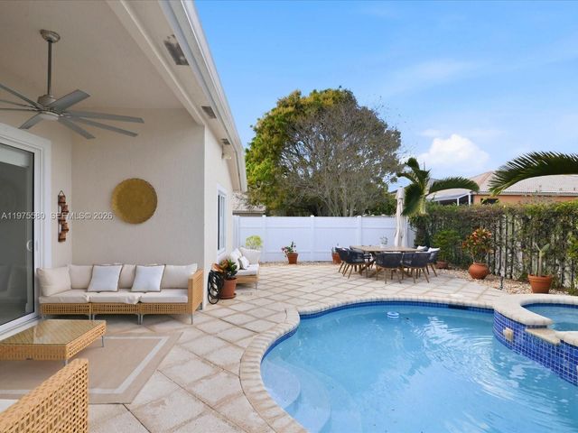 14205 NW 21st St, Pembroke Pines, FL 33028