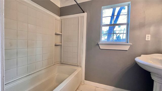 2522 N Hughes Avenue, Fort Worth, TX 76103