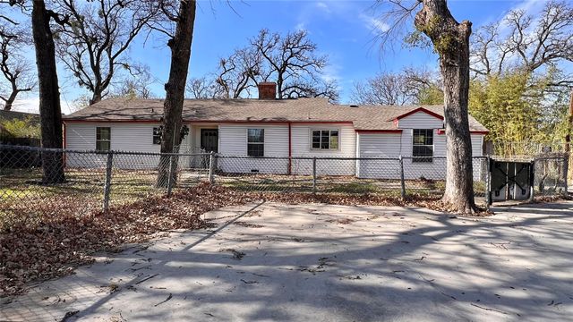 2522 N Hughes Avenue, Fort Worth, TX 76103