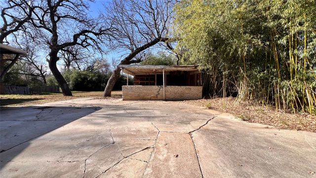2522 N Hughes Avenue, Fort Worth, TX 76103