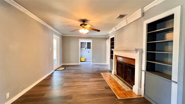 2522 N Hughes Avenue, Fort Worth, TX 76103