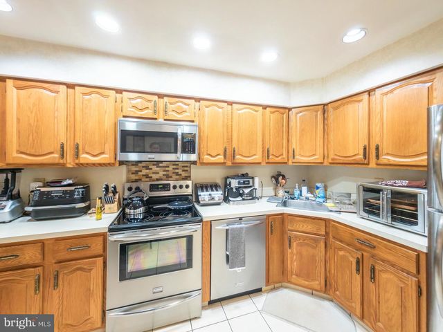 6-B PATRICK HENRY CT, Monroe Township, NJ 08831