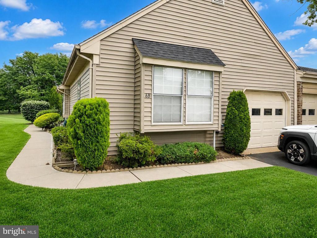 6-B PATRICK HENRY CT, Monroe Township, NJ 08831