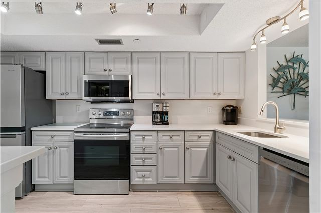 1470 Wood Ave 203, St Simons Island, GA 31522