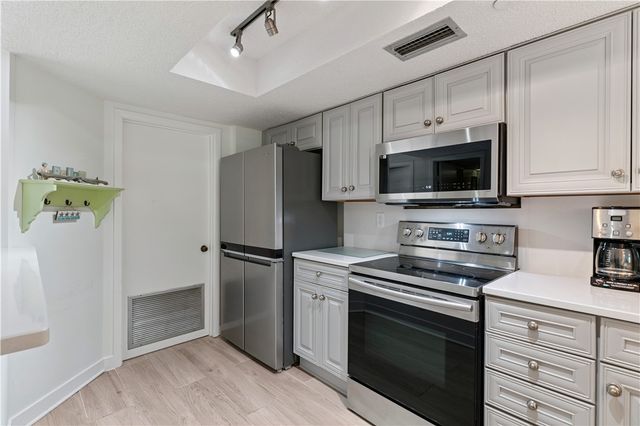 1470 Wood Ave 203, St Simons Island, GA 31522