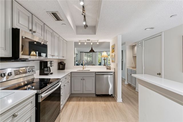 1470 Wood Ave 203, St Simons Island, GA 31522