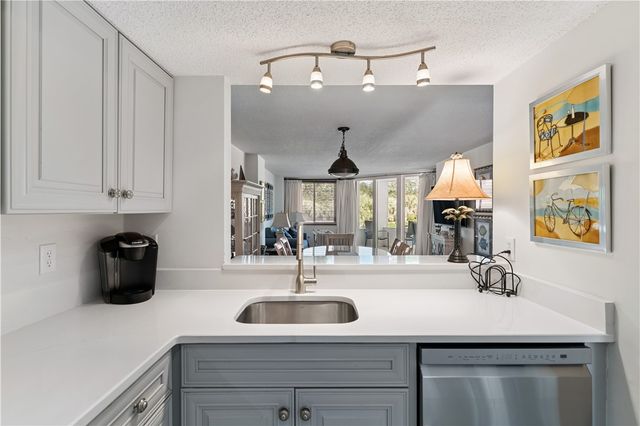 1470 Wood Ave 203, St Simons Island, GA 31522