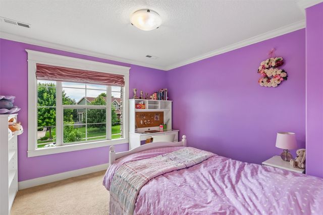 16651 Oakbrook Drive, Clive, IA 50325