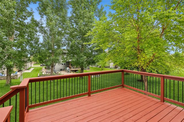 16651 Oakbrook Drive, Clive, IA 50325