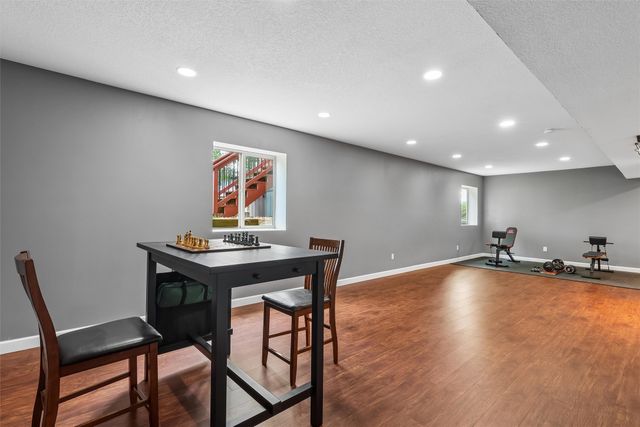 16651 Oakbrook Drive, Clive, IA 50325