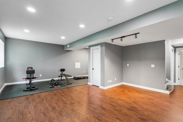 16651 Oakbrook Drive, Clive, IA 50325