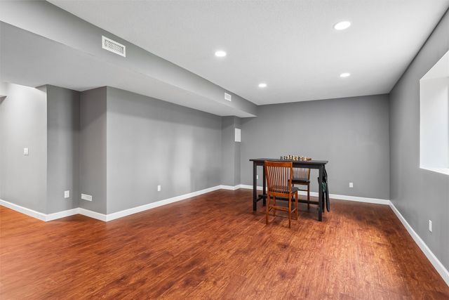 16651 Oakbrook Drive, Clive, IA 50325