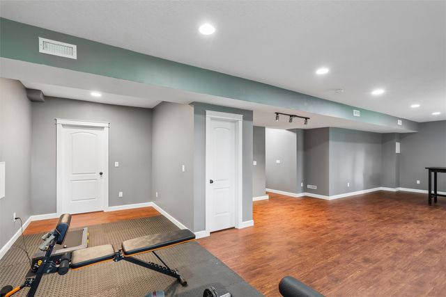 16651 Oakbrook Drive, Clive, IA 50325