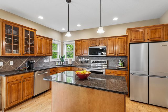 16651 Oakbrook Drive, Clive, IA 50325