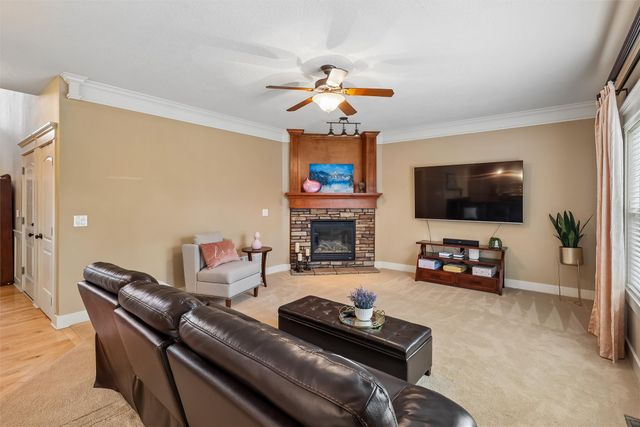 16651 Oakbrook Drive, Clive, IA 50325