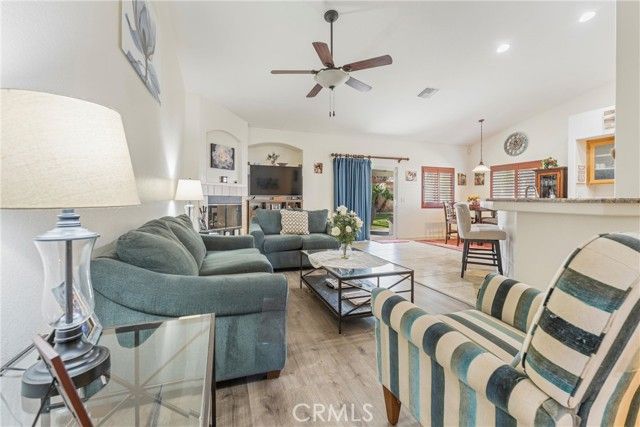 2104 W Avenue J7, Lancaster, CA 93536