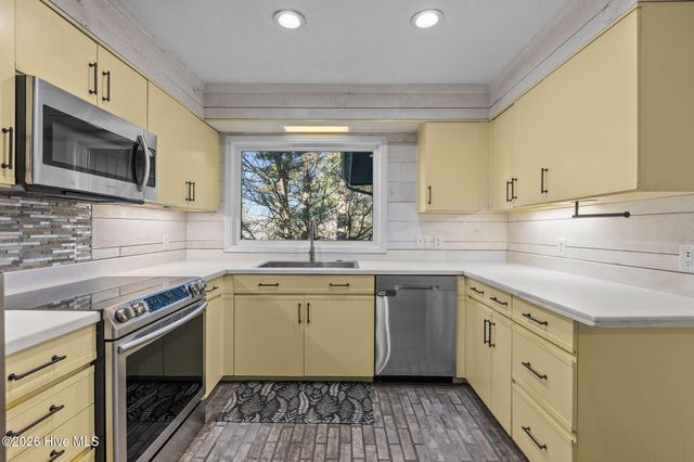 144 Overlook Drive, West End, NC 27376