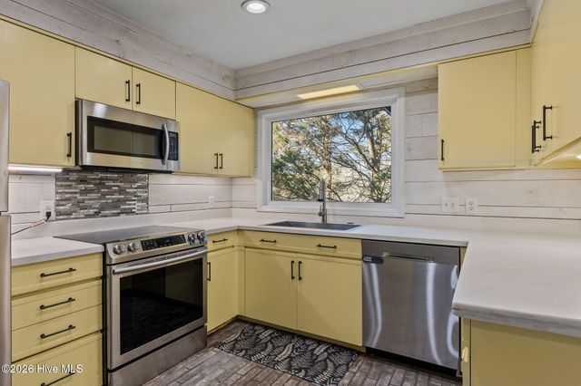 144 Overlook Drive, West End, NC 27376