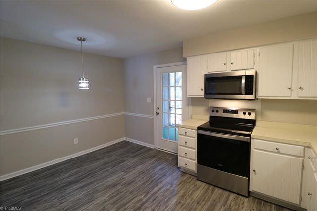 4007 S Bend Drive 104, Winston-salem, NC 27107