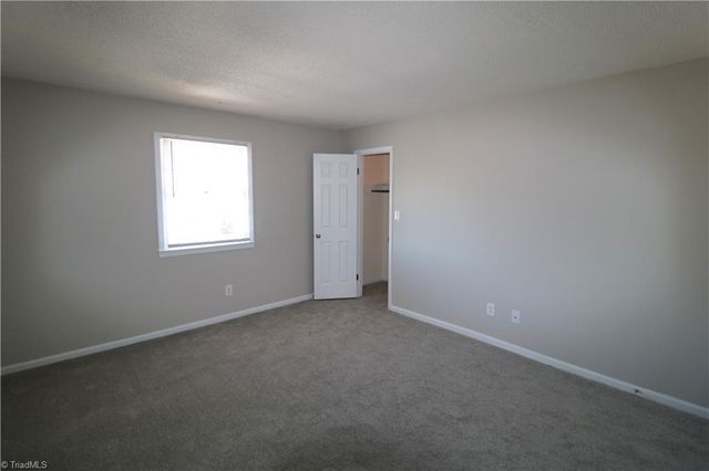 4007 S Bend Drive 104, Winston-salem, NC 27107